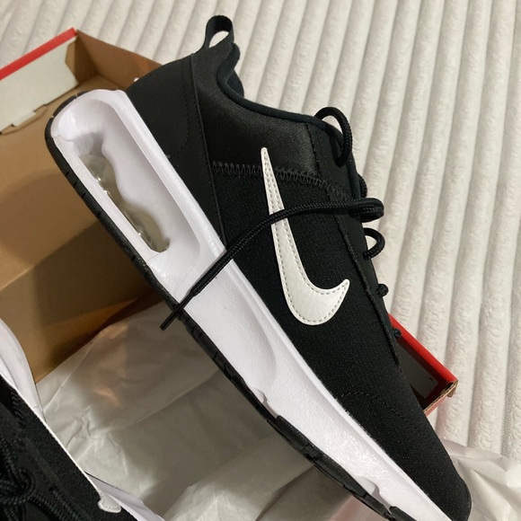 Brand New Ladies Nike - Picture 10 of 12